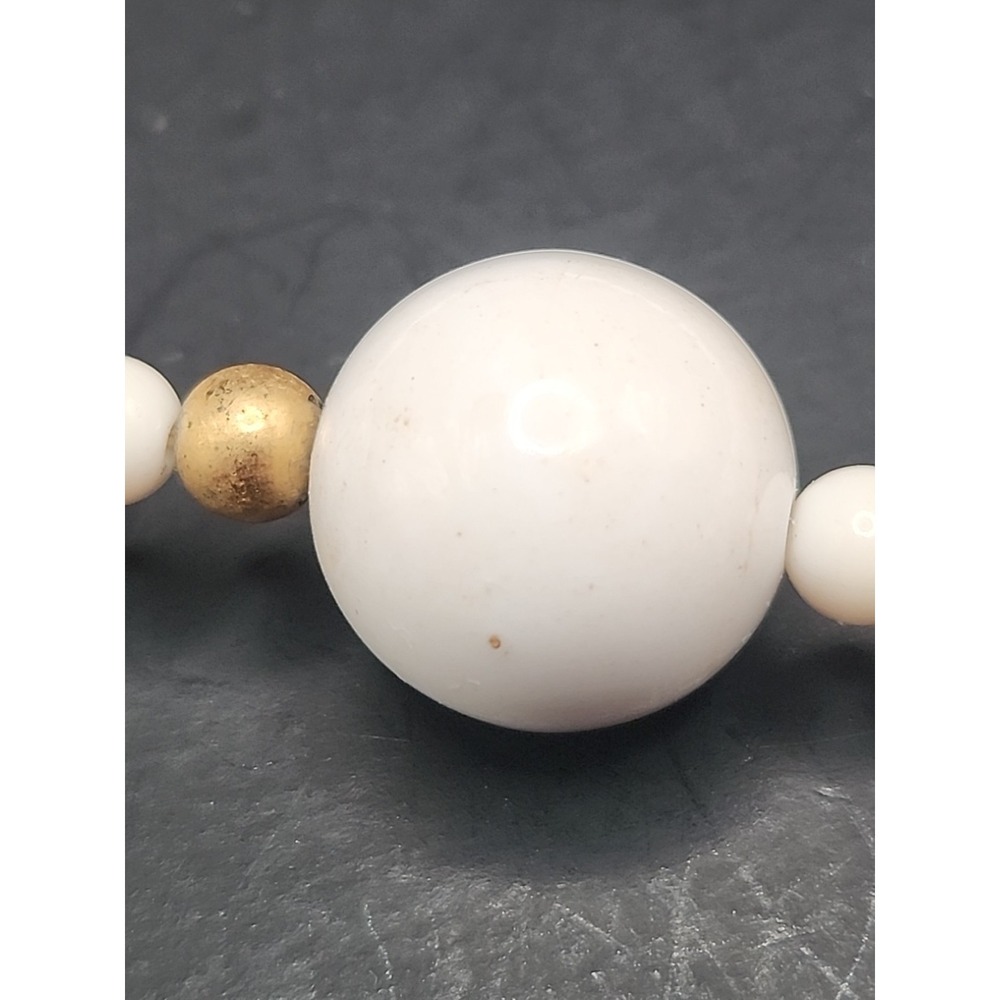 Vintage Signed VA Chunky Beaded Acrylic Necklace White/Goldtone/ Pale Orange 31" - Picture 15 of 16